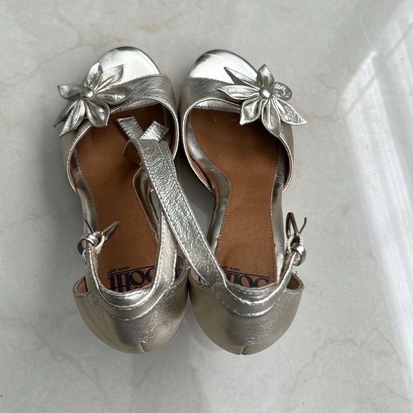 Sofft Gold Metallic 4” Heel Shoes Size 6.5M - Picture 4 of 7